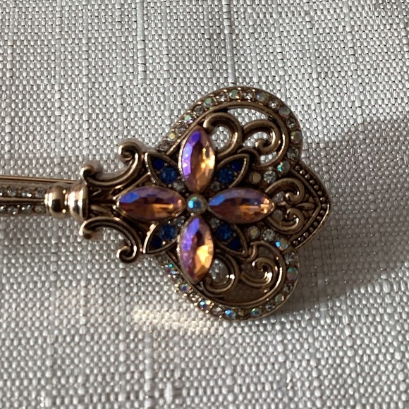 Key Rhinestone Gold Tone Brooch - Picture 2 of 3